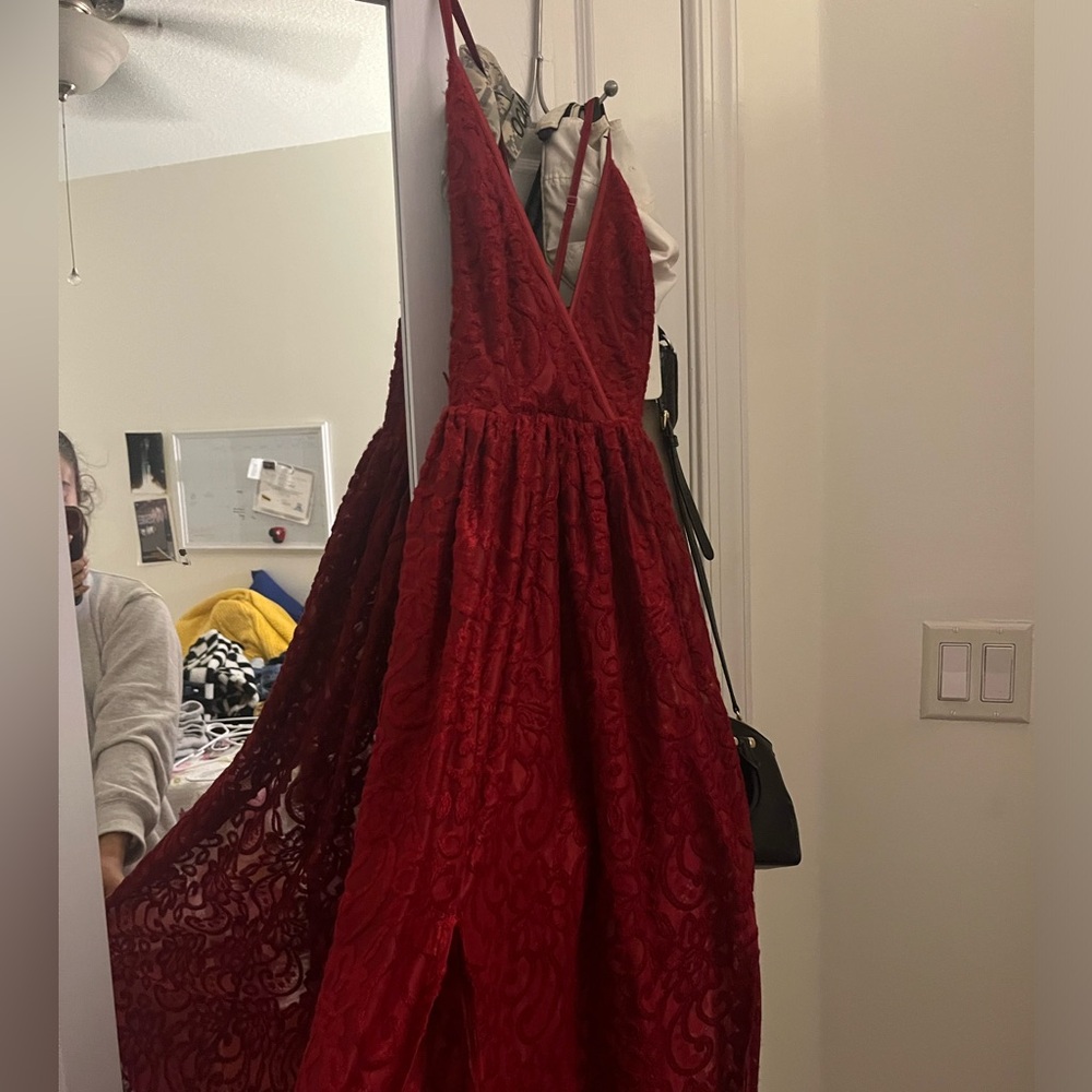 Beautiful NEW burgundy prom dress. Not going to prom anymore, selling it.